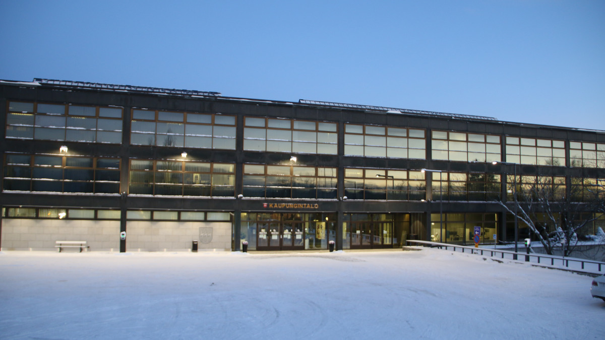 Kaupungintalon ja viereisen joulukuusen valot sammutetaan 21.12. klo 19 parin minuutin ajaksi.