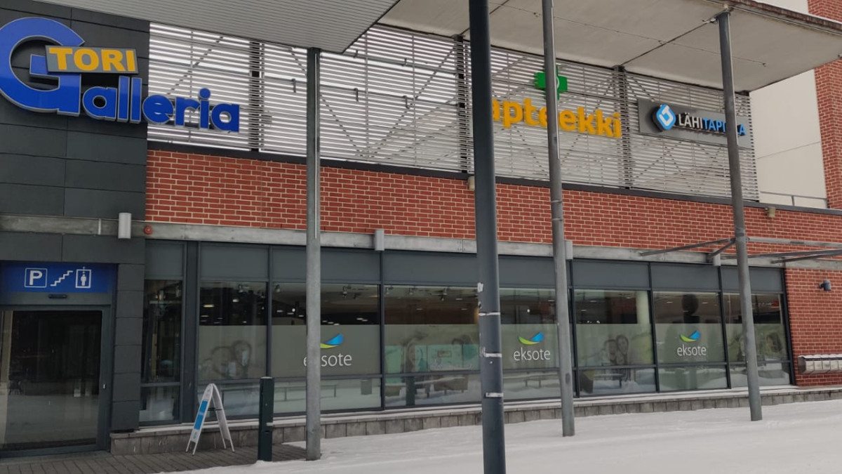 Liikerakennuksen seinä, johon asennetaan lähiaikoina käteisautomaatti.