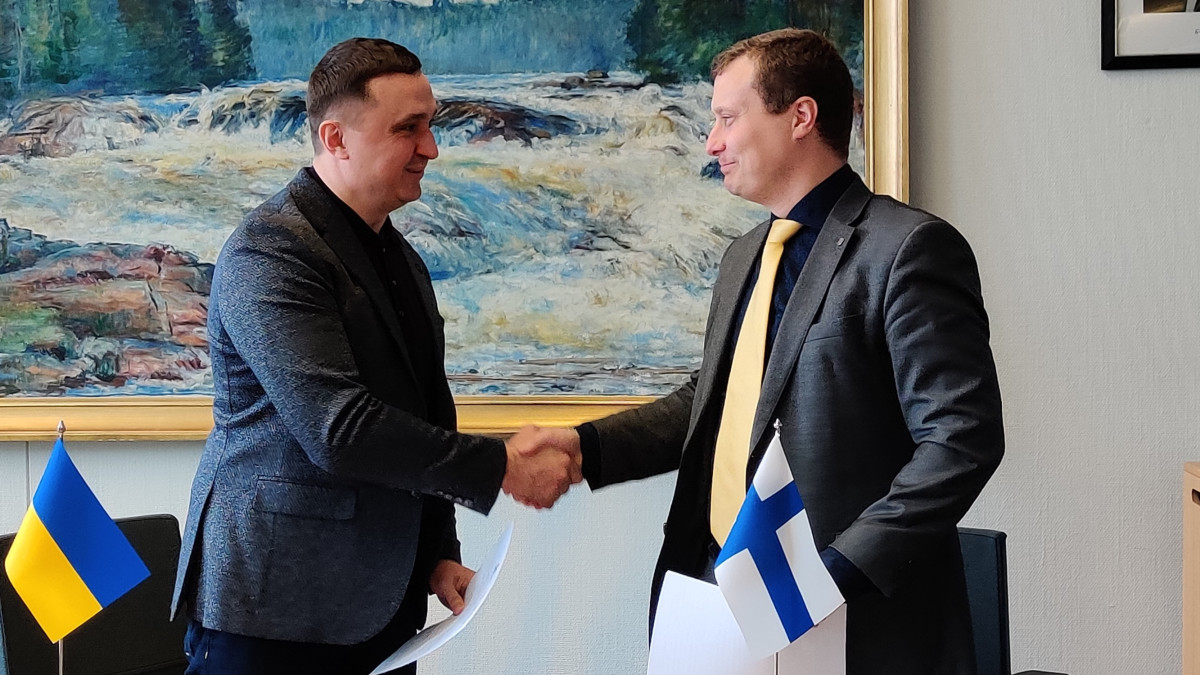 Nizhynin kaupunginjohtaja Oleksandr Kodola ja Imatran kaupunginjohtaja Matias Hilden.