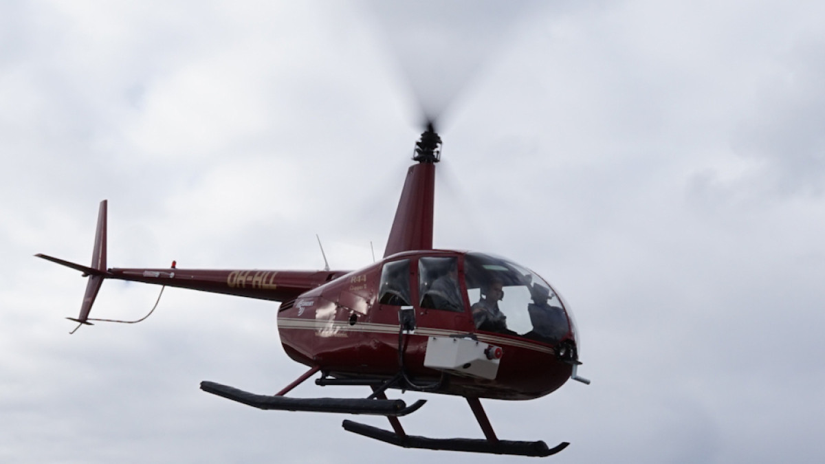 Helikopteri ilmassa.