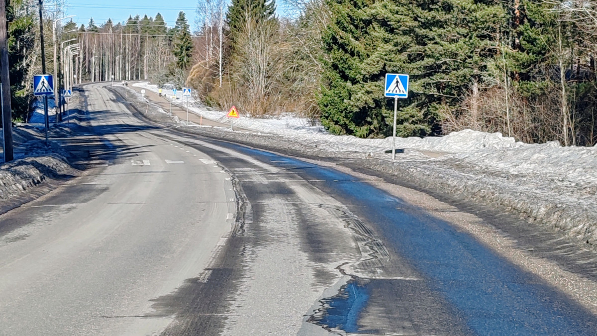 Keväinen katu.