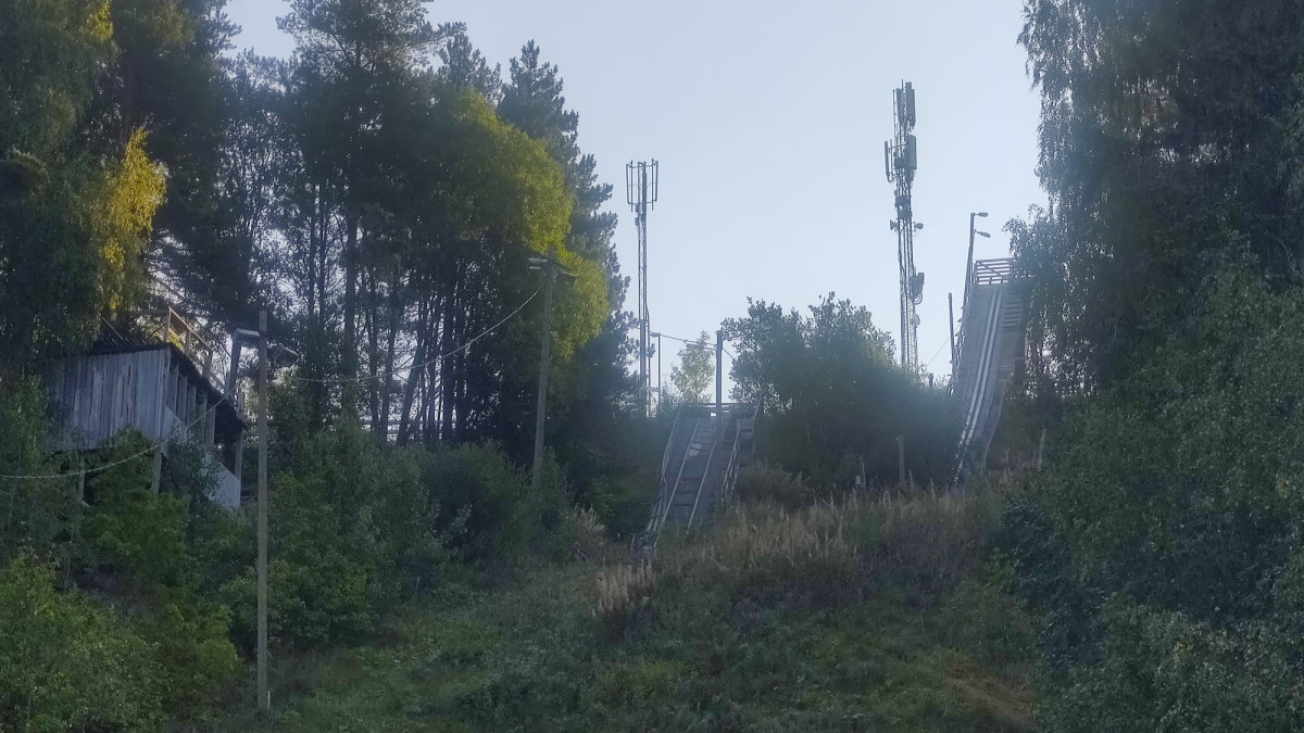 Mellonmäen mäkihyppytorni.