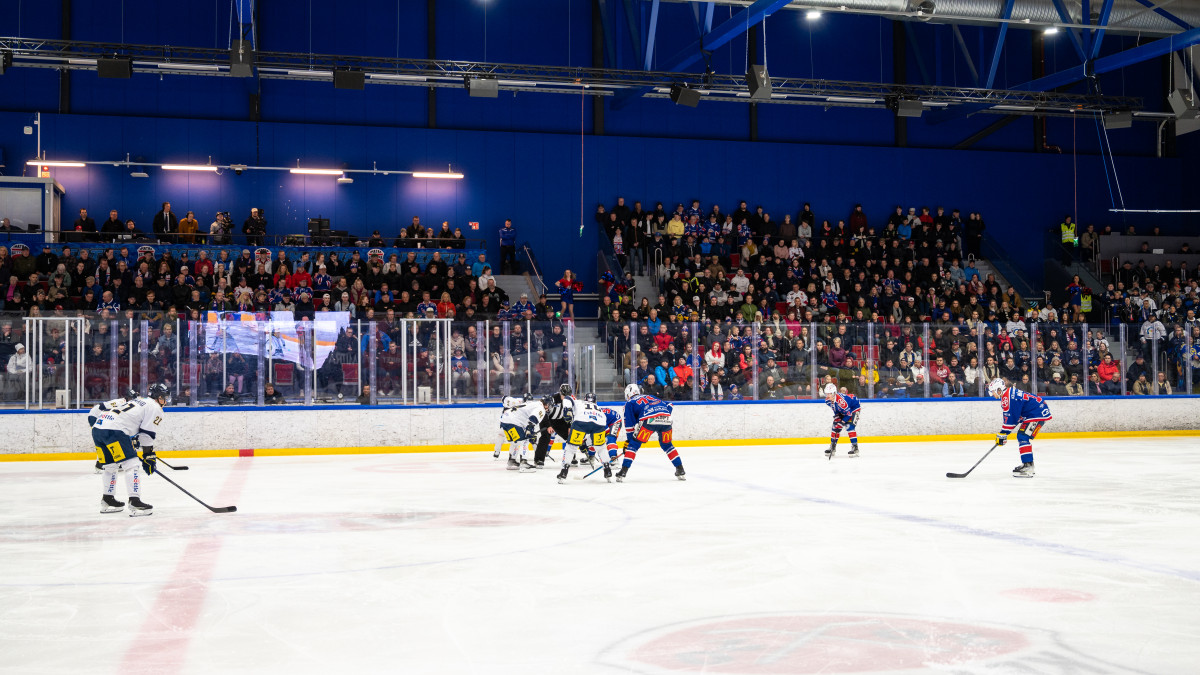 Jääkiekko-ottelu.