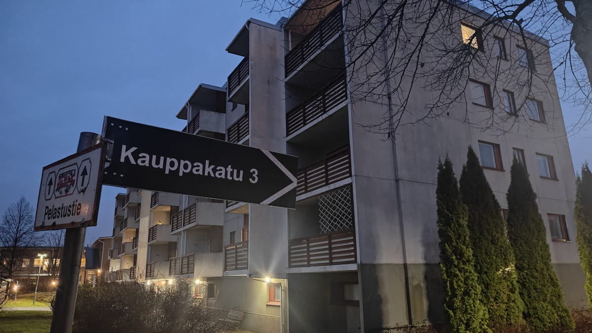 Palvelutaloyhdistyksen talo osoitteessa Kauppakatu 3.