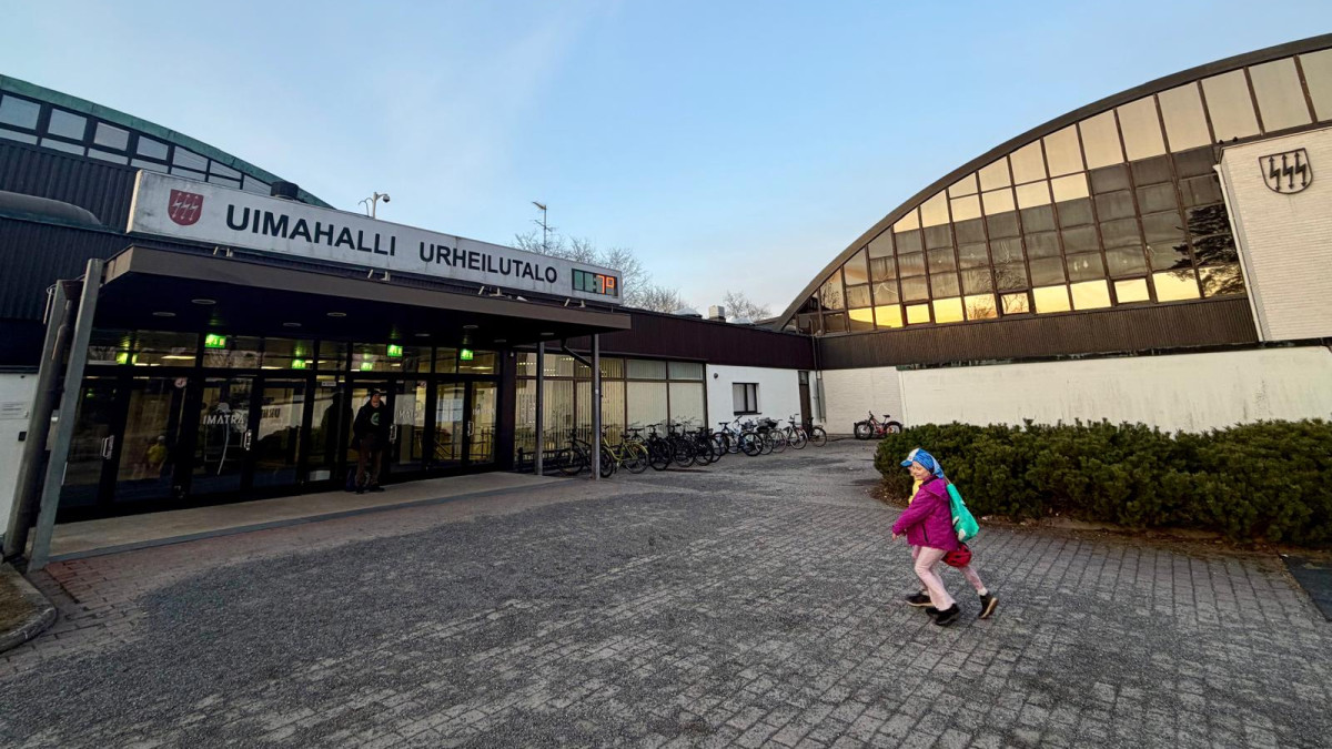 Imatran uimahallin pääsisäänkäynti.
