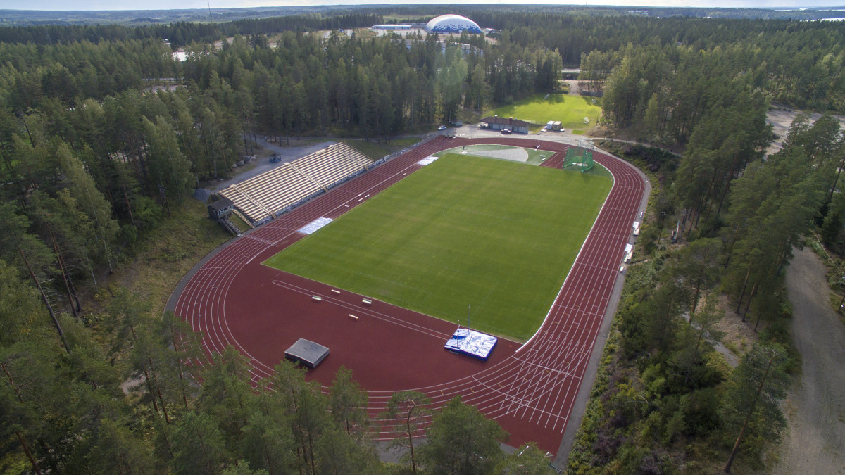 Ukonniemen urheilukentää vihittiin remontin jälkeen käyttöön.