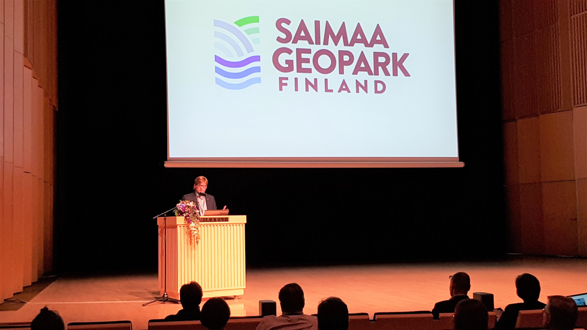 Topiantti Äikäs piti tilaisuudessa Geoparkia käsittelevän puheen.