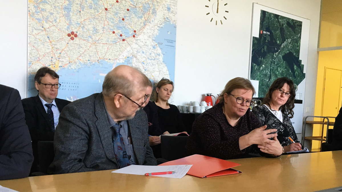 Paikalla keskustelemassa oli muun muassa Väyläviraston ja paikallisen liike-elämän edustajia