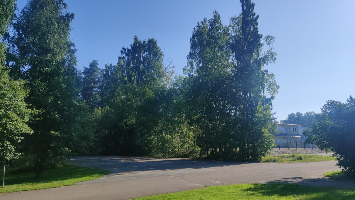 Imatrankosken kirkon pysäköintialue.
