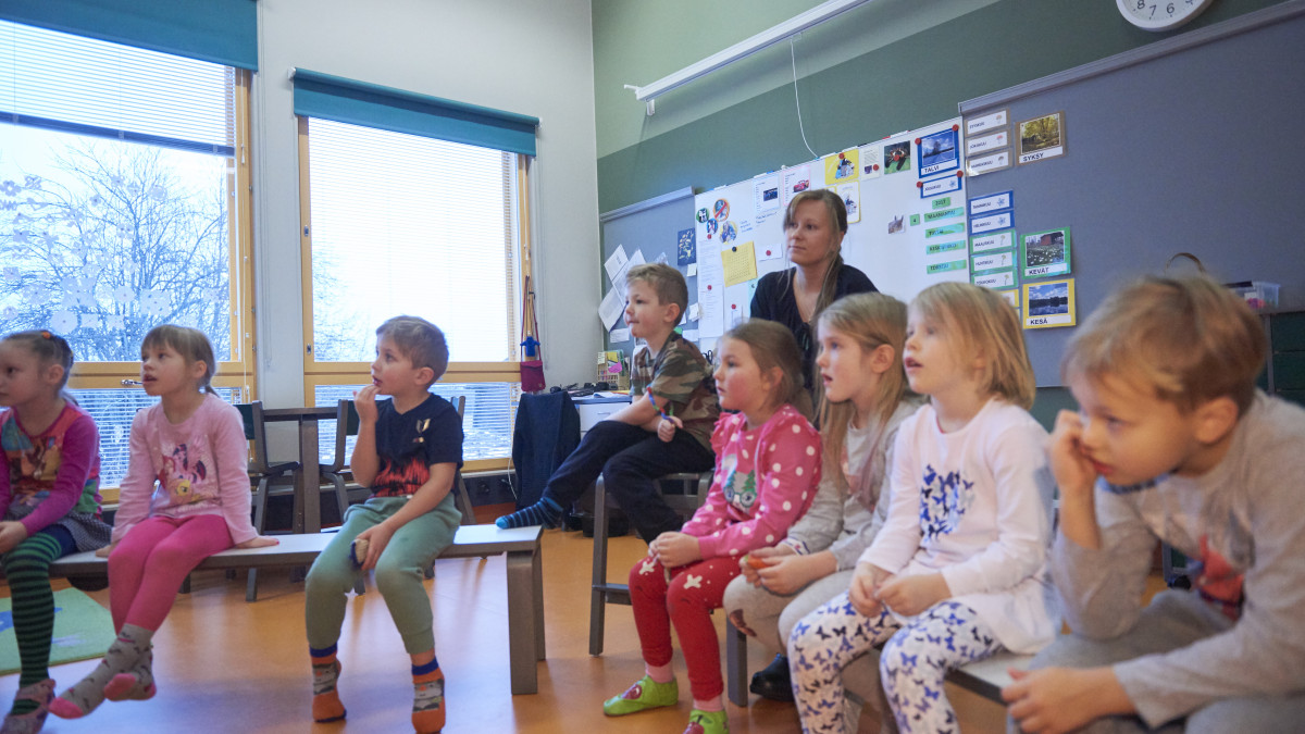 Lapsia Tainionkosken päiväkodissa
