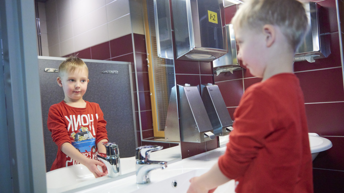 Käsien pesua Tainionkosken päiväkodilla