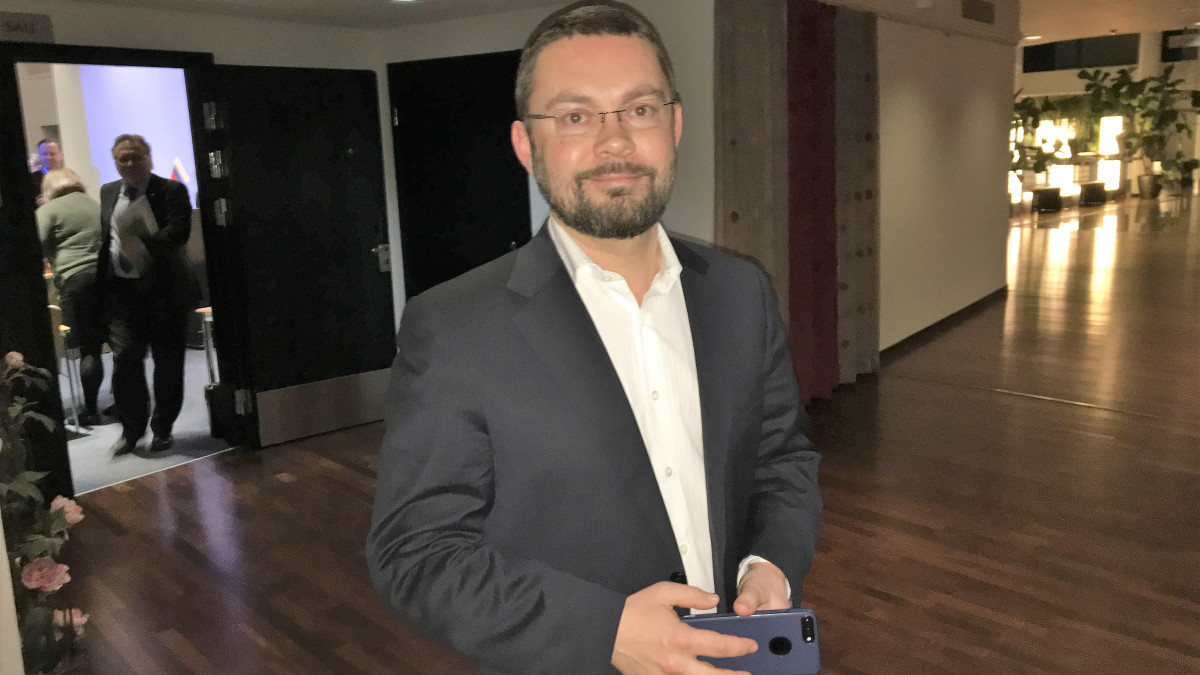 Pietarin kaupungin ja Leningradin alueen liikenneviraston henkilöliikenne- ja satamaosaston johtaja Mihail Kurdjajev