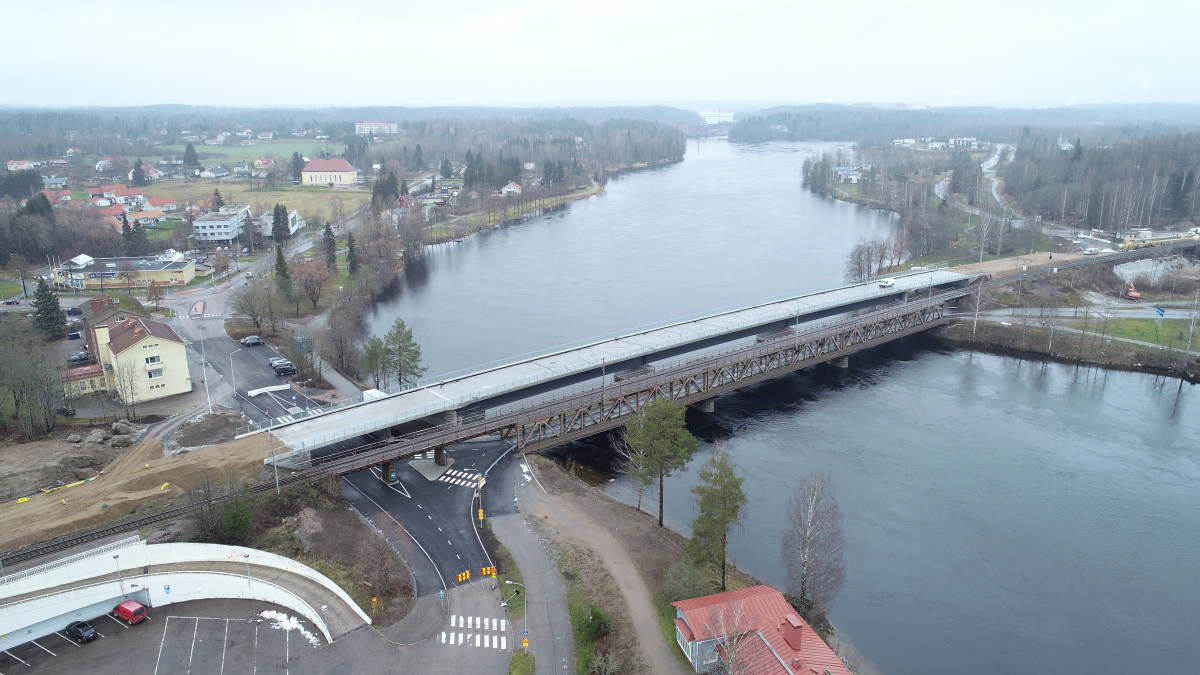 Ilmakuva Mansikkakosken ratasillasta.