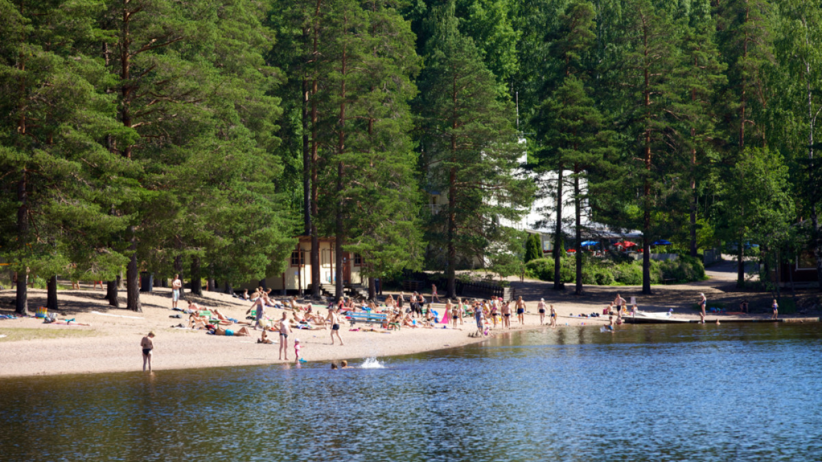 Rantauimakouluja heinäkuussa.