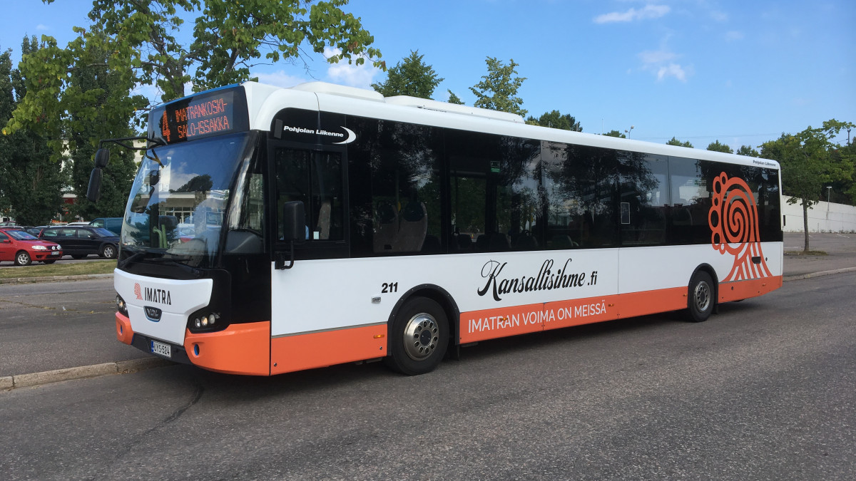 Imatralainen bussi kesäisellä kadulla