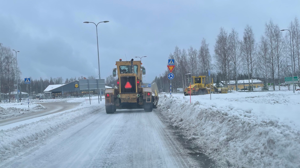 Tiehöylä kadulla.