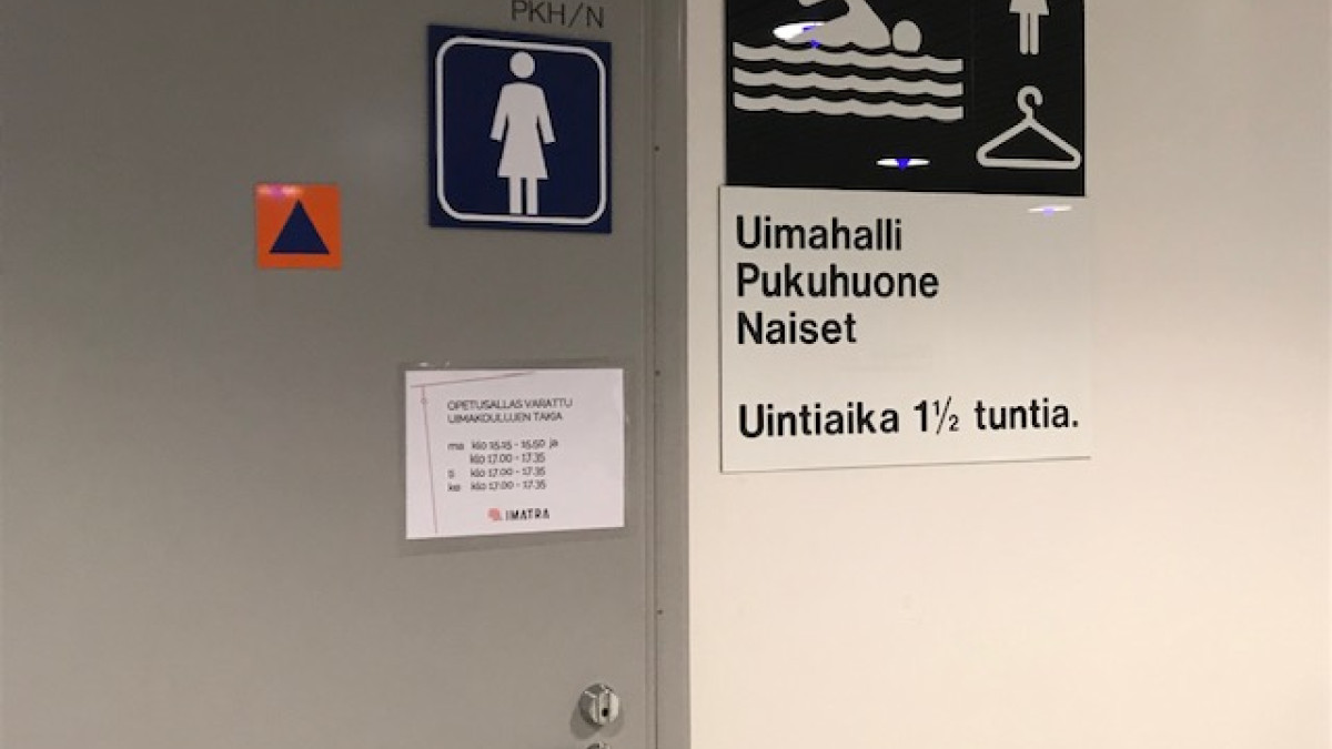 pukuhuoneen ovi