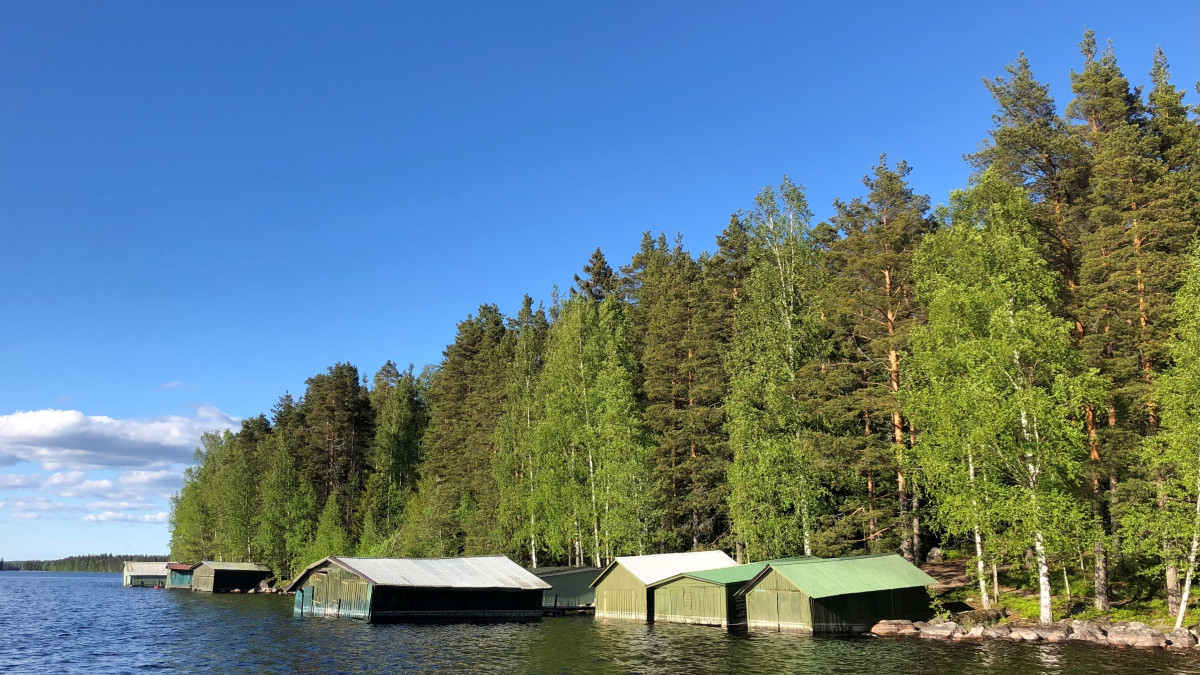 Venekoppeja Saimaan rannalla.