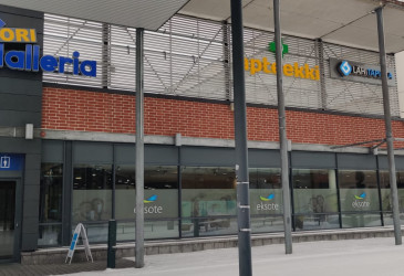 Liikerakennuksen seinä, johon asennetaan lähiaikoina käteisautomaatti.