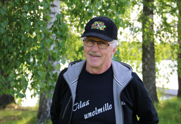 Matti Luostarinen Vuoksen rannalla. Kesäinen sää.