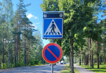 Suojatien varoituslaite.