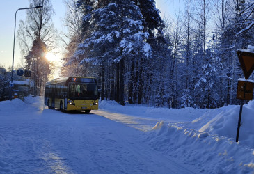 Bussi talvisella tiellä