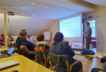 Kaupunginvaltuusto valtuustoseminaarissa.