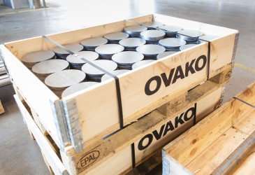 Ovakon teräsnäytteitä.