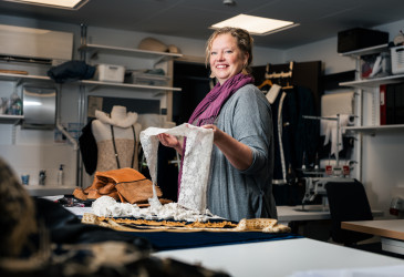 Teatteri Imatran puvustaja Satu Kivistö.