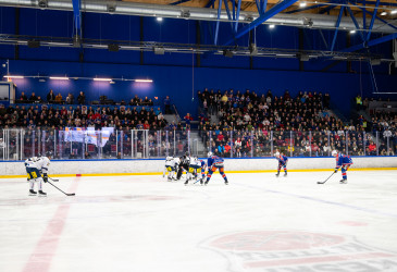 Jääkiekko-ottelu.