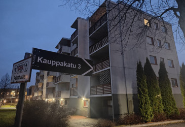 Palvelutaloyhdistyksen talo osoitteessa Kauppakatu 3.