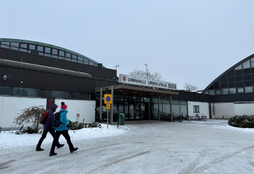 Uimahalli ja urheilutalo ulkoa päin.