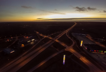 Ilmakuva pimenevästä iilasta, valtatie 6.