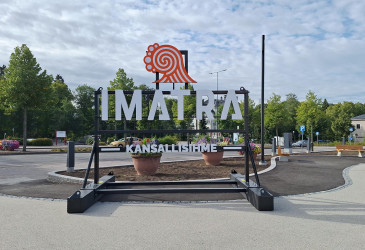 Valokyltti, jossa Imatran logo ja teksti "kansallisihme".