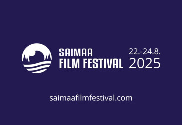 Sininen tausta, jossa teksti: Saimaa Silm Festival 22.–24.8.2025, saimaafilmfestival.com. Valkoinen Saimaa Film Festivaalin logo.