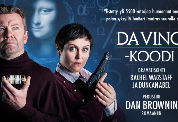 Teatterin esite. Kuvassa kaksi henkilöä tummissa vaatteissa. Miehellä kädessä koodilukko ja naisella pistooli. Taustalla Mona Lisan hahmo. Kuvassa teksti: DA VINCI -KOODI PERUSTUU DAN BROWNIN ROMAANIIN, DRAMATISOINTI RACHEL WAGSTAFF JA DUNCAN ABEL.
