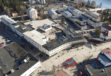 Ilmakuva Imatrankosken keskustasta, keskellä Väärätalo.