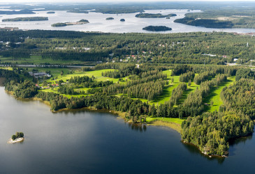 Golfkentän alue ilmasta.