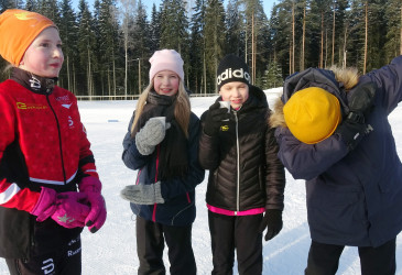 Itä-Suomen koulun viidennen luokan viestijoukkue
