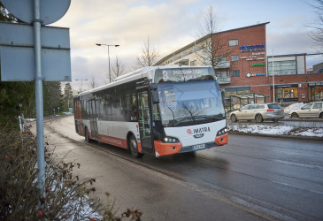Linja-auto Imatrankoskella pysäkillä