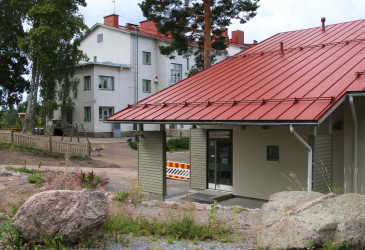Taiteiden talo täyttyy taiteilijoista, ruokalarakennus on yhä vailla toimijaa.