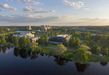 Imatran kaupungintalo Vuoksen varrella
