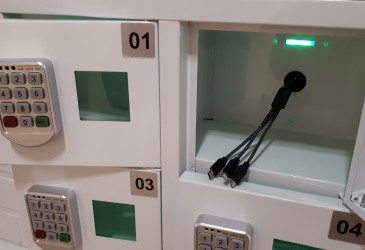 Matkapuhelimien latauskaappi