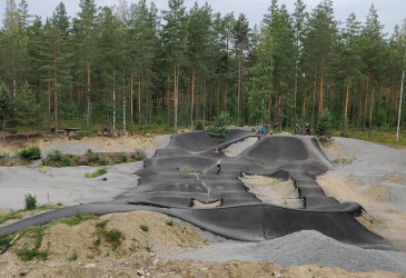 Karhumäki Pumptrack arki-iltana