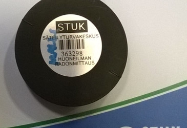 Radonmittauspurkki.