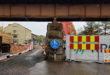 Ratasillan ali kulkeva työmaan aikainen jalkankulku- ja pyörätie