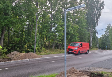 mies ja lapiso korjauspaikassa