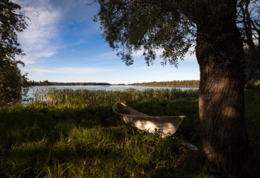 Vene Vuoksen rannalla kesällä