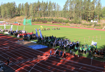 Urheilukilpailut yleisurheilukentällä