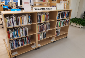 Varattujen kirjojen hylly